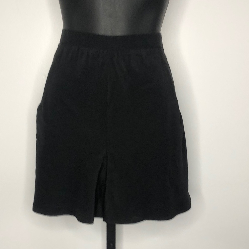 Karl Lagerfeld Vintage Black Silk Flowy Shorts w Back Button Size 44 France